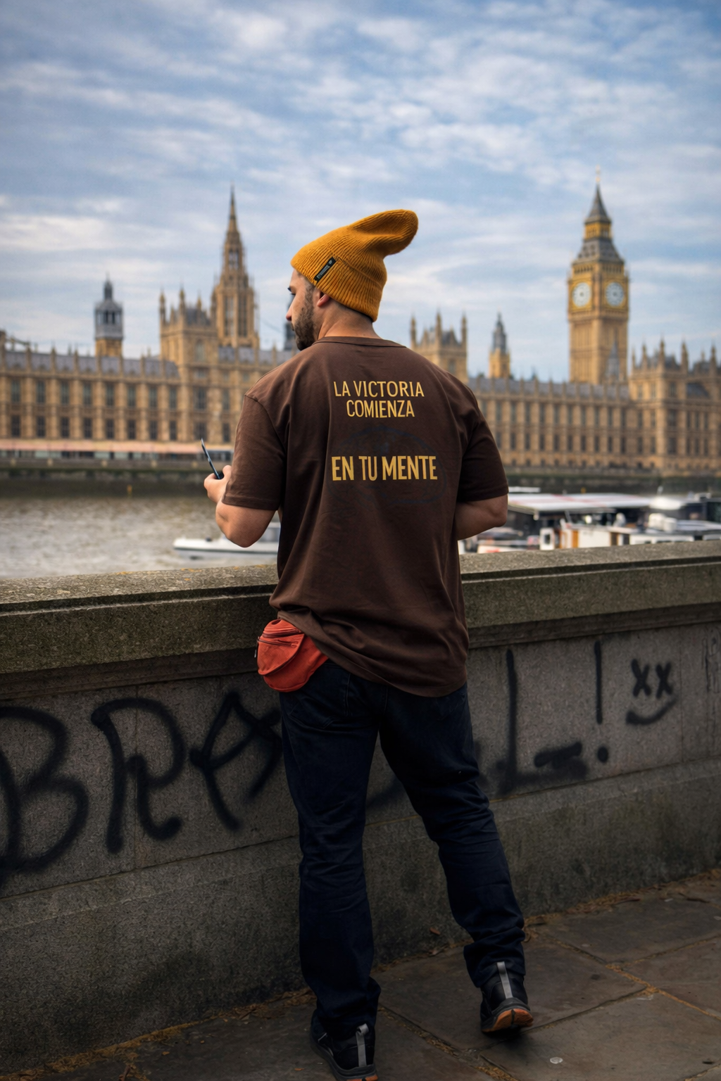LA VICTORIA COMIENZA EN TU MENTE - Polera Loose Fit