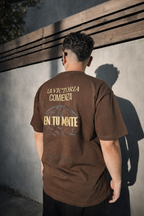 LA VICTORIA COMIENZA EN TU MENTE - Polera Loose Fit