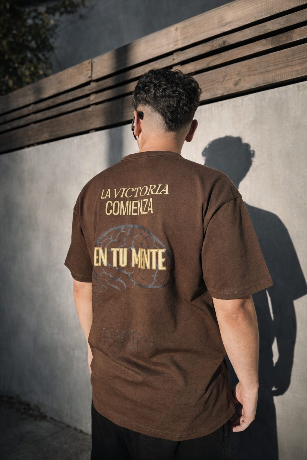 LA VICTORIA COMIENZA EN TU MENTE - Polera Loose Fit
