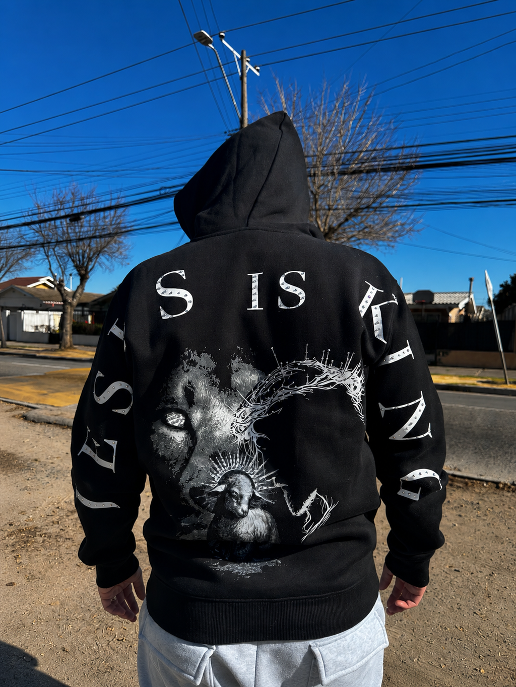 JESUS IS KING - Regular Fit